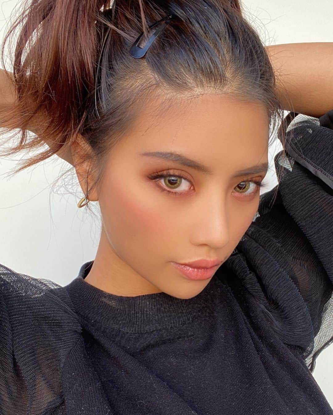VIENNAさんのインスタグラム写真 - (VIENNAInstagram)「Glowing in the NEW @NARSissist Afterglow collection !! in love with this look and the hydrating, glossy balm. So natural but perfect!! 大人っぽいナチュラルメイク始めました！色つきのリップバームだから唇荒れないしうるおい良き❤︎ Products : 🍊 Eyeshadow - Afterglow Eyeshadow Palette (shadow hill, bayadere I, whipped, trouble, mad love) 🍊 Blush - Overlust Cheek Palette (let it burn, tied up) 🍊 Lips - Afterglow Lip Balm (Dolce Vita - sheer dusty rose) #NARSissist #NARSpartner #NARSafterglow」4月23日 21時20分 - viennadoll_official