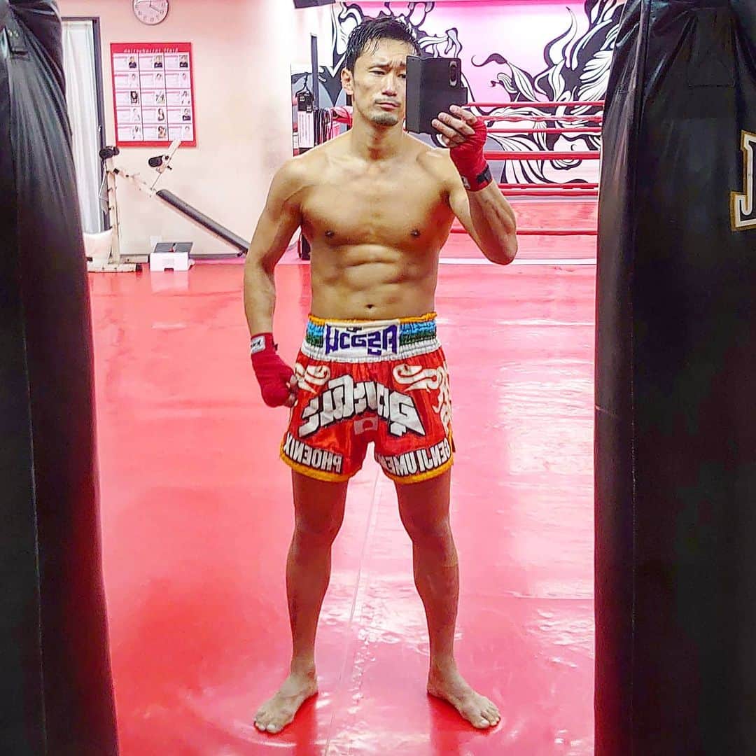 梅野源治のインスタグラム：「training🤜🤛 #muaythai #kickboxing」