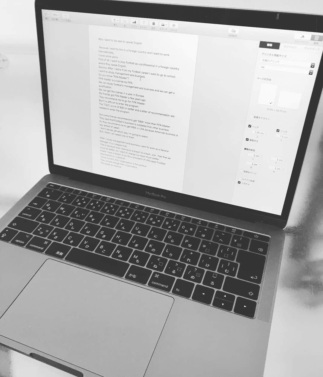奥井諒のインスタグラム：「「英語」 プロに入ってすぐに、英会話に通い始めてからずっと英語は力を入れて勉強しています。 最近の勉強方法としては ①writing 1~2週間に1回英語の文章を書く事。 (題名を決めてレポート1枚程度) ②listening 運転中に英語のラジオやpodcastを聴く。 (家からグラウンドまで約40分かかるのですが、行きは経済、投資系のラジオを聴いて、帰りに英語を聞きます。) ③reading 毎日英語の文章を15分~20分読む。 (わからない単語はすぐにアプリの単語帳に) ④speaking 先生に家に来てもらって妻と一緒に英会話をやっていたのですが、今は出来てきません。 今は英語の先生や、大宮時代の黒須通訳、シモビッチ選手やバブンスキー選手と電話するぐらいです。  何かオススメの勉強方法があれば教えて下さい！ special thanks!! my friend @kouta_kurosu  my teacher @kunihiromorimoto  #英語 #English #今の目標は #toeic #750点 #日々成長」