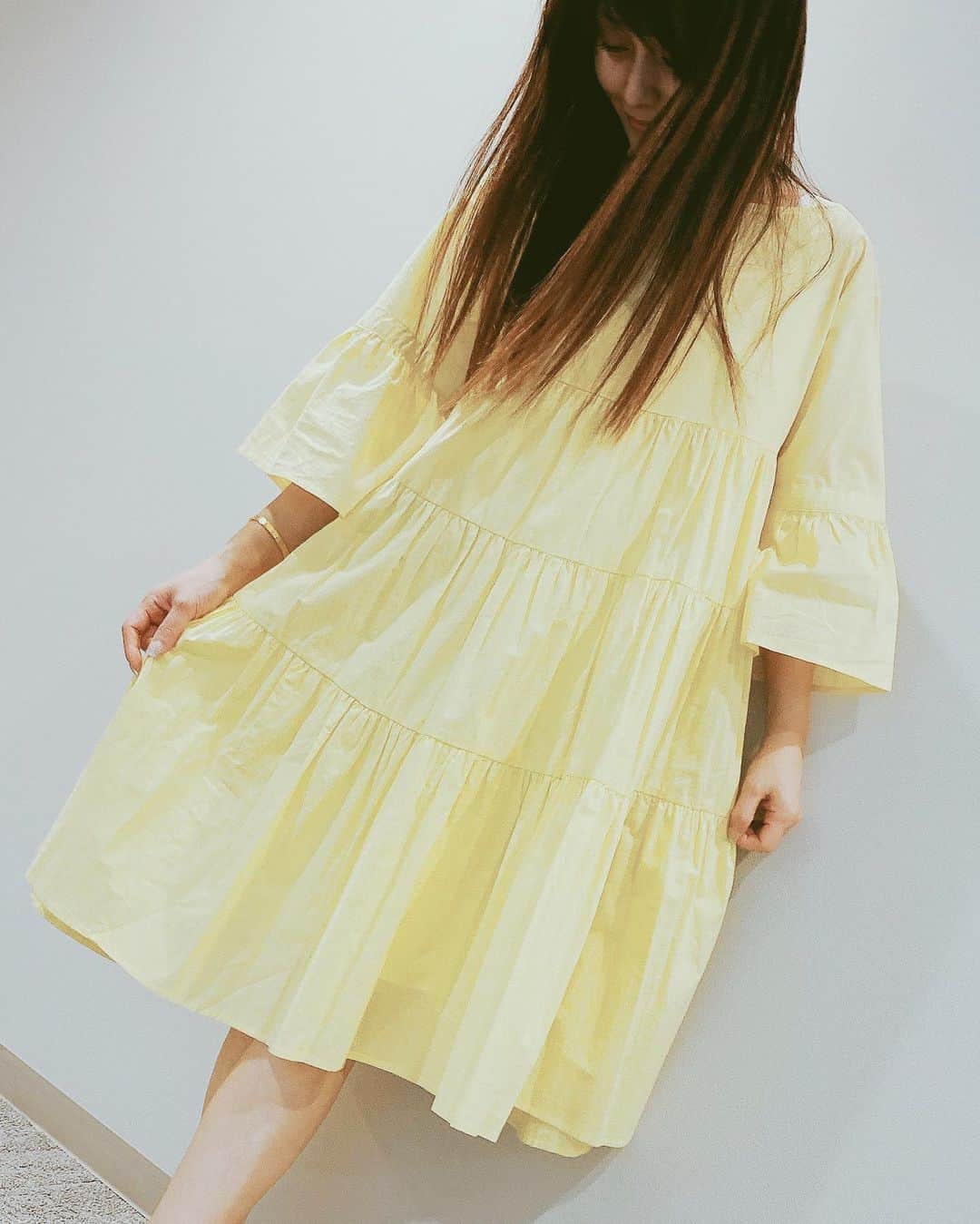 渡辺美奈代さんのインスタグラム写真 - (渡辺美奈代Instagram)「yellowワンピ  #毎日、、、スウェットになりがち・・・ #ちょっぴり明るい色のお洋服が着たくなる！ #おうち時間」4月23日 21時42分 - watanabe_minayo