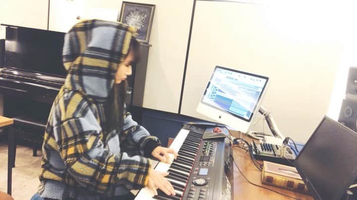 のインスタグラム：「カブトムシ/aiko  AIO　#piano #遊び #カブトムシ #aiko #姉さん #天才」