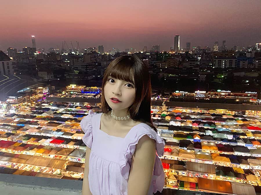 廣川奈々聖のインスタグラム：「．タイの撮影で行ったこの場所すごかったな〜 ; ᴗ ; ✨﻿ ﻿ ﻿ 1時間くらいは居たと思うんだけど、﻿ 少しずつ空の色が変化していく様子がとにかく綺麗で、皆にも見せたくなった ﻿ 動画の方が伝わるかなあ〜 ﻿ ﻿ ﻿ ﻿ ﻿ #タイ観光#夜景#thailand#ごぶんのいち」