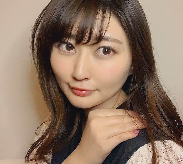 坂口莉果子のインスタグラム：「🎞 I try to smile more😂 But right now it’s hard for me 🤔 I wanna go back to my old self👧🏻 ・ ・ ・ ・ ・ ・ #過去pic  #staysafe  #stayhome  #japan #smile  #try #staystrong #staypositive」