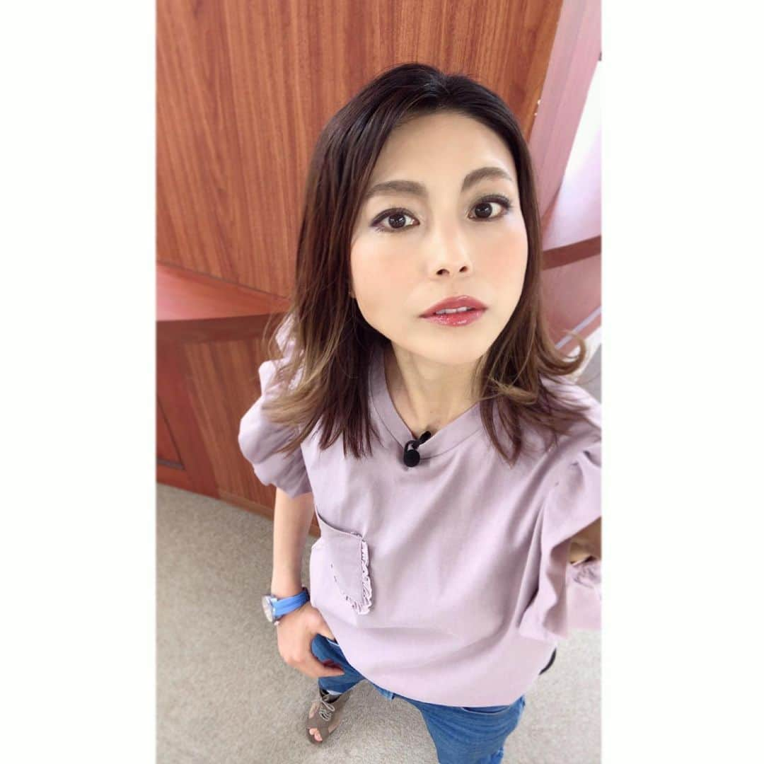 SAYUKIさんのインスタグラム写真 - (SAYUKIInstagram)「先日は厳重な対3密態勢の中、インフォチャンネル700 の撮影がありました。出演者はいつもの通り番組MCの私1人なのですが、スタッフの方々全員マスクで距離を取り、いつもの倍以上広いスタジオでピリリとした雰囲気でした。  毎月の全国のケーブルテレビ情報をお届けしているので、このおうち時間にぜひチャンネル700 を観ていただけると嬉しいです😊  全国のおススメの番組情報や、この番組オリジナルのコーナーでは、カレー屋さんや古書店巡り、そして楽しい英会話も。 番組の冒頭とエンディングには私のフリートーク(何を話すか考えるのに1番時間がかかるw)もあります。 まったりと楽しんでもらえる番組です。 視聴方法は　チャンネル700 で検索してみて下さいね！  流石にリモートでは撮影出来ないので、スタッフの方々も大変に気苦労された現場だったと思います。 またのびのびと取材、撮影出来る日を目指して、この厳しい期間を乗り越えたいです。 久しぶりに近所から出て人気疎らな街を見ました。 自粛生活大変ですが、、一緒に頑張りましょうね！！ #チャンネル700  #番組MC #tvhost #tvshooting #ECLIN  #3密を避けよう」4月23日 22時20分 - sayukisvoice