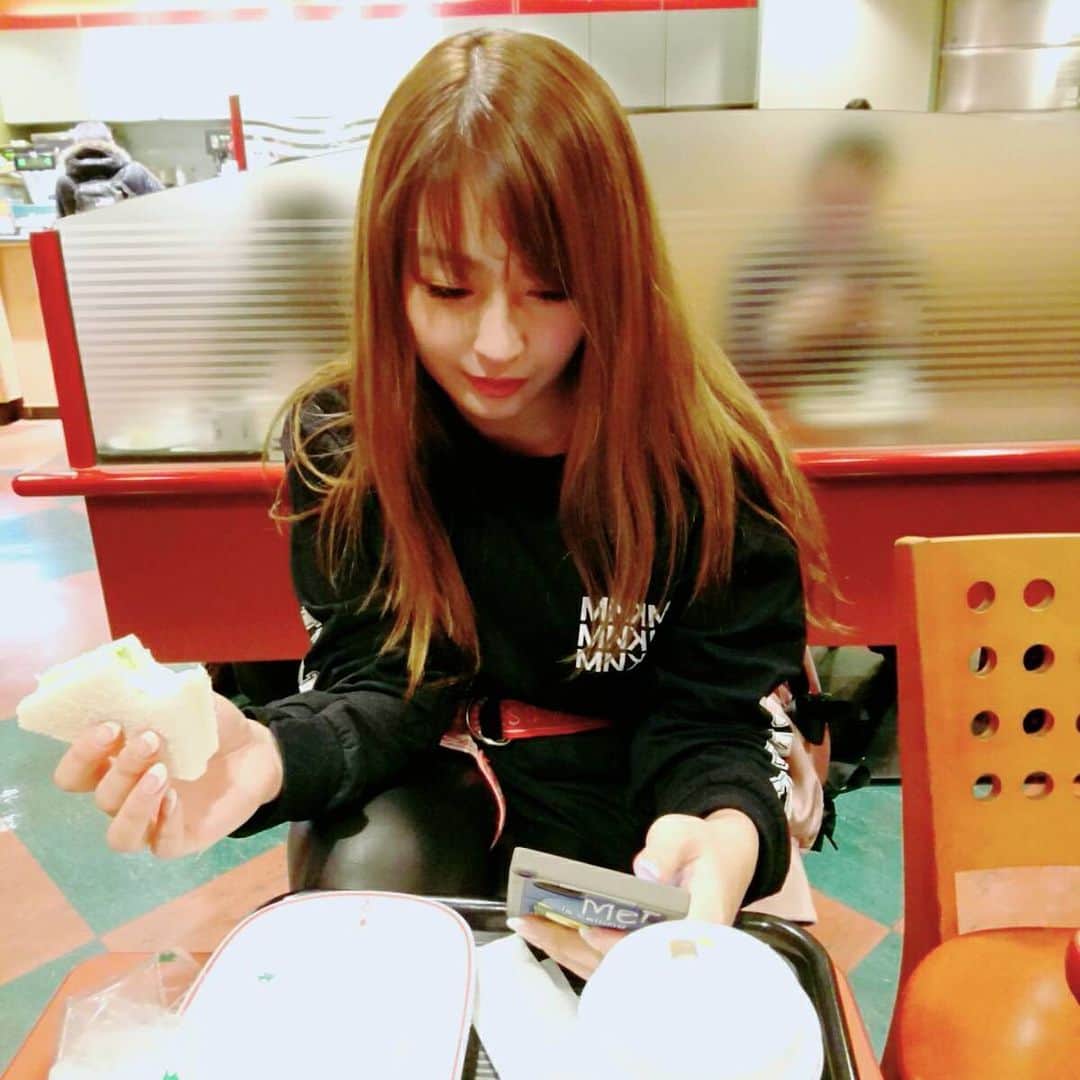 朝比奈沙樹のインスタグラム：「お懐かしい写真❤️ この時ぐらいまで痩せたいw #좋아요 #소통환영 #팔로우환영」