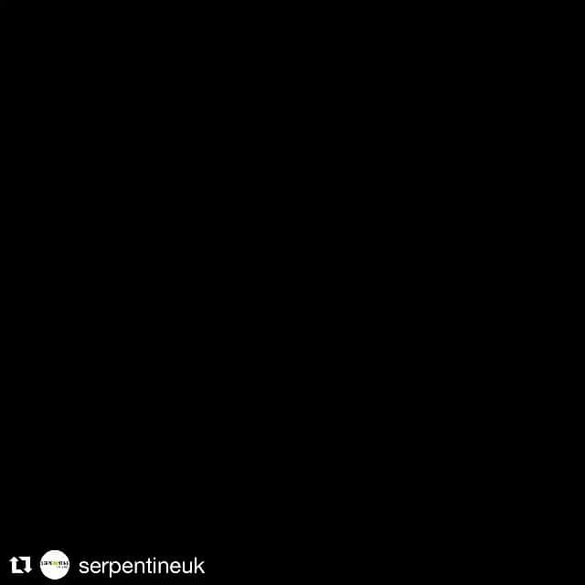 アダム・ロドリゲスのインスタグラム：「・・・ #EarthPerspectives – 7/9: The Earth view above is the Greenland icesheet  Today we launch Olafur Eliasson’s #EarthPerspectives - a new participatory artwork for Earth Day 2020 as part of the Serpentine's #BacktoEarth project.  Tap the link in our bio to participate ✨ ——————— At the centre of the Earth view above is the Greenland ice sheet, a continent-wide ice sheet produced by falling snow over millions of years, now melting at staggering rates due to human-induced climate change. This glacial ice flows slowly towards the ocean, where it either melts or breaks apart to form icebergs. The amount of ice lost at the edges used to equal the accumulation of new snow every year, but the warmer climate has thrown the Greenland ice sheet out of balance.  Currently, the amount lost each year is 200–300 billion tonnes, a rate that is expected to increase dramatically. Water from Greenland’s ice sheet raises sea level approximately 0.3 mm each year, and this amount is dramatically increasing. Were all the ice in Greenland to melt, sea level would rise 7 metres. Though sea level will continue to rise, the amount and speed can be reduced if we quickly and significantly reduce carbon emissions. Slower sea level rise would make adaptation easier, less costly, and less destructive.  #EarthPerspectives #BacktoEarth @art2030org #EarthDay2020 #ArtforaHealthyPlanet #artforglobalgoals」