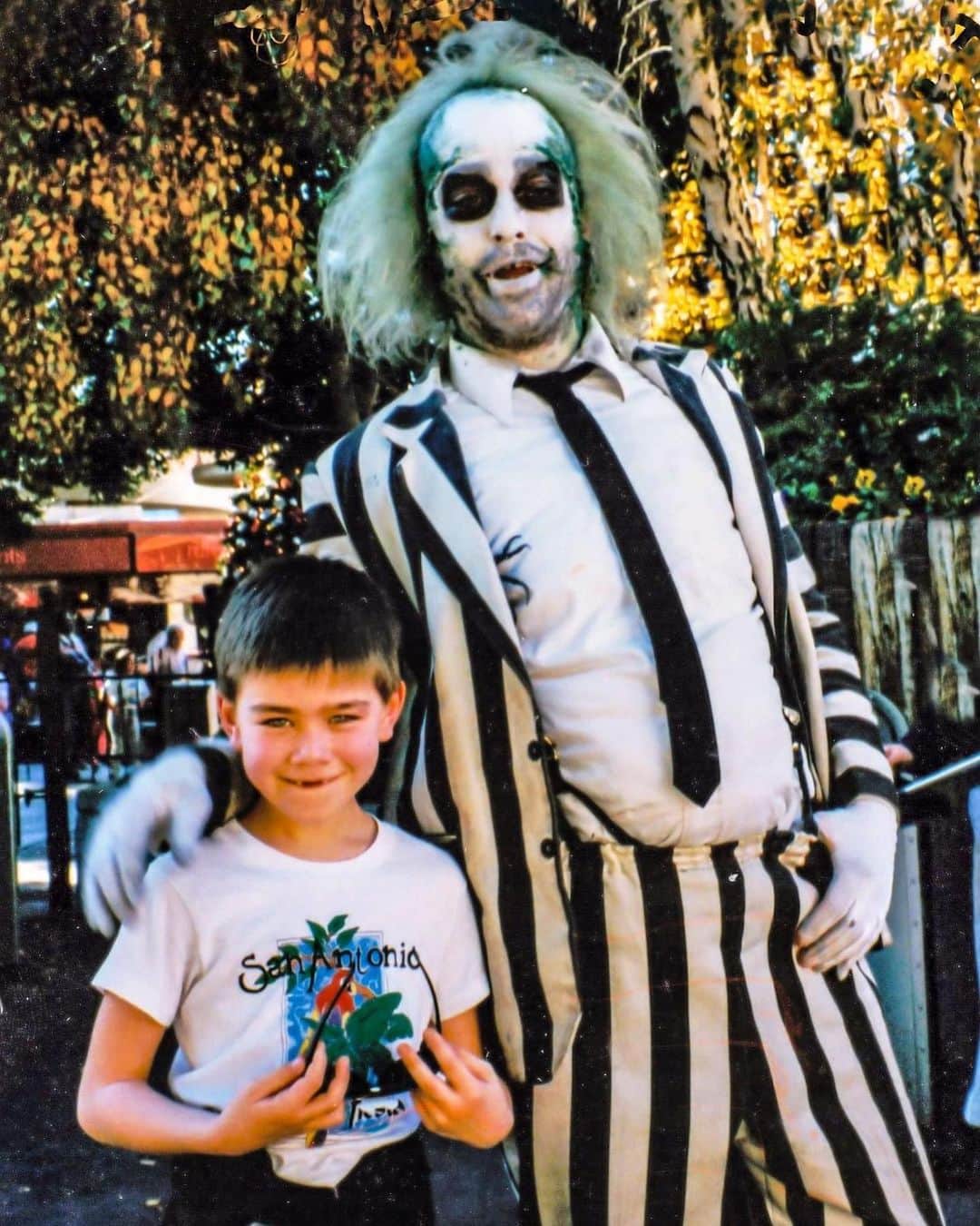 トーランス・クームスのインスタグラム：「Thanks to my aunt for unearthing this one. Universal Studios California, 1991. #tbt」
