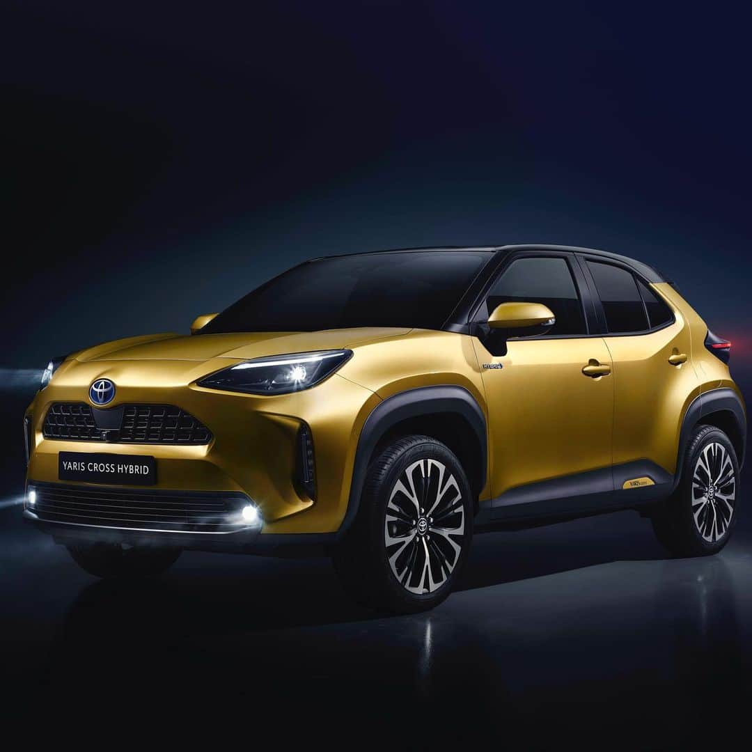Toyota Australiaのインスタグラム：「Earlier in the year we teased a new reveal and we think we’ve left you guessing long enough. Say hello to the All New Yaris Cross. An elegant combination of Toyota’s small-car experience and SUV heritage. #AllNewToyotaYarisCross」