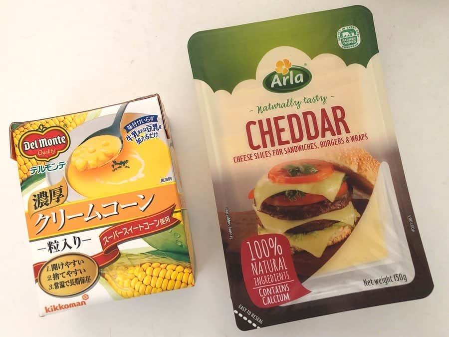 中山美香さんのインスタグラム写真 - (中山美香Instagram)「余り物で朝ごはん☺︎ 冷凍していた食パン。 昨晩のお肉。(豊洲市場で注文した余り物部位ブリスケ) セール時に買っておいたデルモンテ。 安くなっていたチェダーチーズ。 冷蔵庫に残っていたとろけるチーズ。 . . . #食パン #チェダーチーズ #トースト #サラダ #肉 #オリーブ #コーンスープ #レモン水 #🍋 @atsushi_416 さんを参考に #朝ごはん #ごはんの記録 #おうちごはん #stayhome #stayhealthy #breakfast #cheddar #cheese #soup #salad #olive」4月24日 8時33分 - mika5nakayama