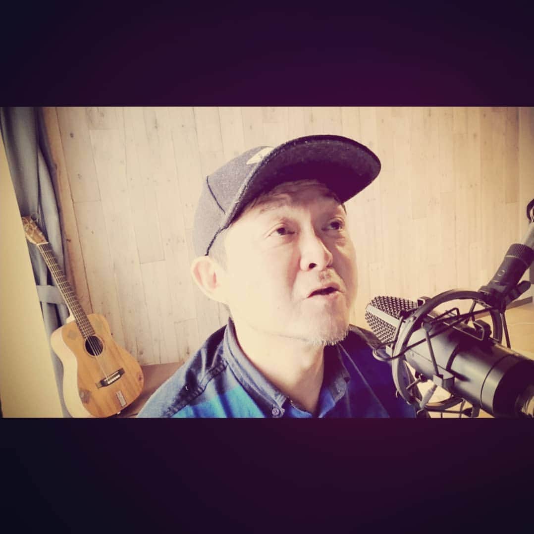 松本隆博のインスタグラム：「。 みなおは～ 部屋をスタジオ風に してみた♪(^ ^) …もうちょい機材必要 だな。。 (^-^) さ、今日も一日明るく 元気に部屋籠もり 🎼.•*¨*•.•*¨*•.¸¸🎶」