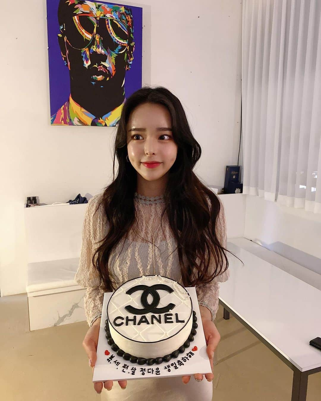 ダユンさんのインスタグラム写真 - (ダユンInstagram)「처음으로 해보는 생일파티 🎂♥️ 다들 와줘서 너무 고마워요 ♥️♥️ #happybirthdaytome . . #줄로그 #카페옳음」4月24日 0時25分 - 2__yun__2