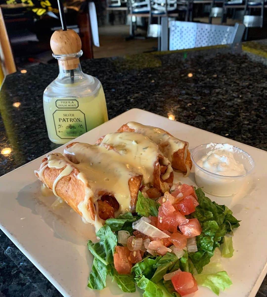 エバン・ロンゴリアさんのインスタグラム写真 - (エバン・ロンゴリアInstagram)「#repost @duckystampa ・・・ Happy Thursday! Today’s special is $12 Chicken and cheese flautas rolled in a fried tortilla topped with queso 🌮. Hint hint it tastes better with a @patron margarita, watch the NFL draft with us tonight while you wait on this! Call us 📞813 254 6160 or order online @ DuckysTampa.com. We look forward to hearing from you! . . . . . . . #tampatogo #duckystampa #tampa #tampabay #tampafood #foodie #tampafoodie #tampafl #foodstagram #usfoods #usfoodservice #flauta #chicken #supportsmallbusiness #supportlocal #patron #patrontequila #patronmargarita」4月24日 0時46分 - evan.longoria3