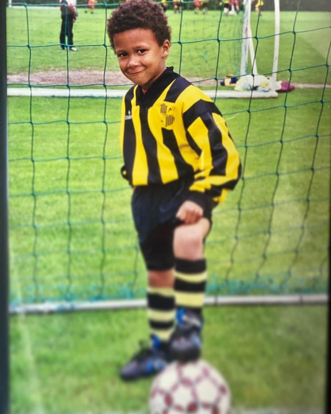 ナタン・アケのインスタグラム：「Major #throwbackthursday 🤣⚽️ @vvwilhelmus」