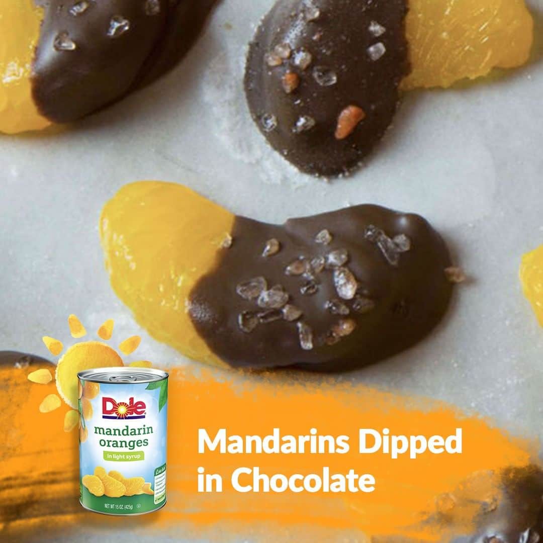 Dole Packaged Foods（ドール）のインスタグラム：「It's hard not to play with your food when they dip so nicely! Follow our recipes to see other ways to have fun with your fruit.」