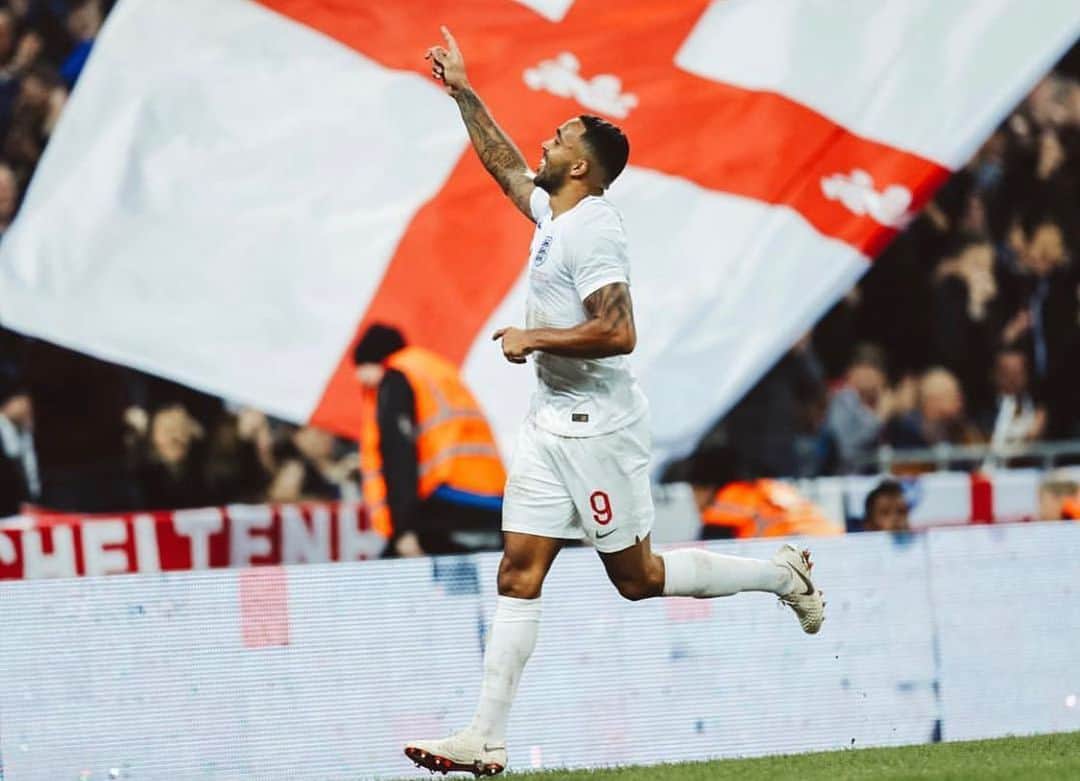 カラム・ウィルソンのインスタグラム：「Happy St George’s Day 🦁 🏴󠁧󠁢󠁥󠁮󠁧󠁿」
