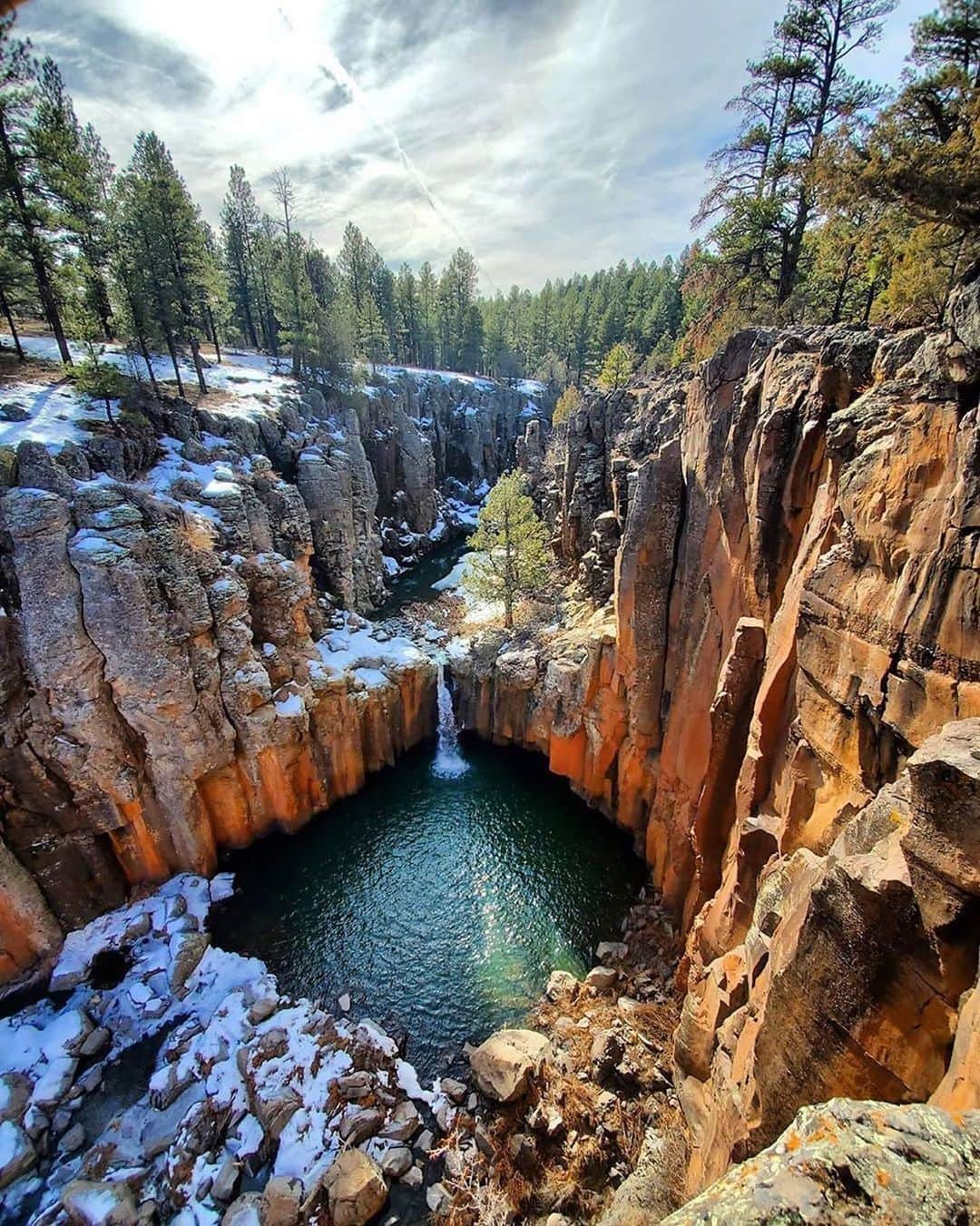 Earth Picsさんのインスタグラム写真 - (Earth PicsInstagram)「One of the many gems of Northern Arizona 🏜Photo by @daddyslittlepeanut83」4月24日 1時30分 - earthpix