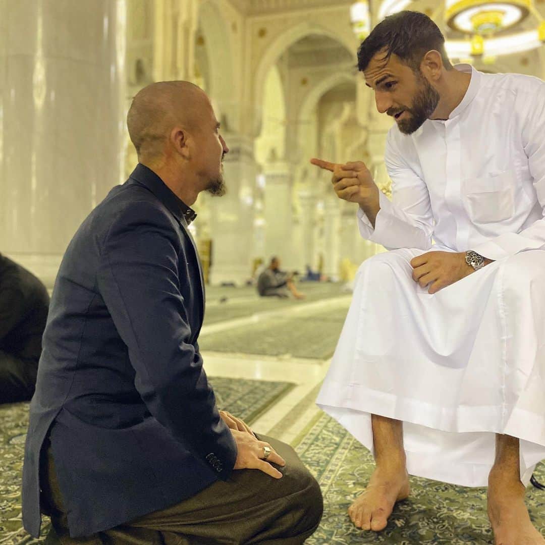 のインスタグラム：「oh hoxhë ☝️ @ahmedkalaja ndegjo mirë. Te mbërrish RAMAZANIN është një bekim i madh nga ALLAHU 😉🤲 #elhamdulillah #alhamdulillah #ramadan #ramadanmubarak #islam #peace #love #mekkah #medina #beirut #syria #palestine #qatar #dubai  #salah #namaz #allahuakbar #istanbul #respect #culture #berlin #arabic #shqiptar #kosova #prishtina #pristina #tirana #oriental #instaarab #albania」