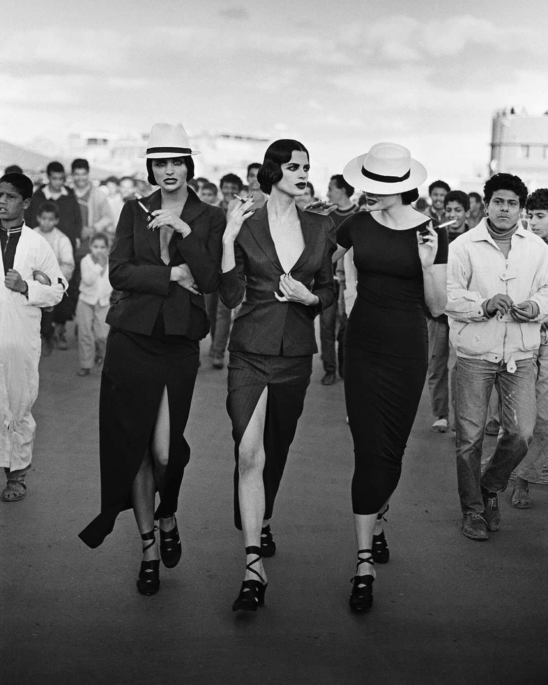 ピーター・リンドバーグさんのインスタグラム写真 - (ピーター・リンドバーグInstagram)「Helena Christensen, Kristen McMenamy & Petra Lindblad, Marrakech, 1990 #LindberghStories #VogueParis」4月24日 1時59分 - therealpeterlindbergh