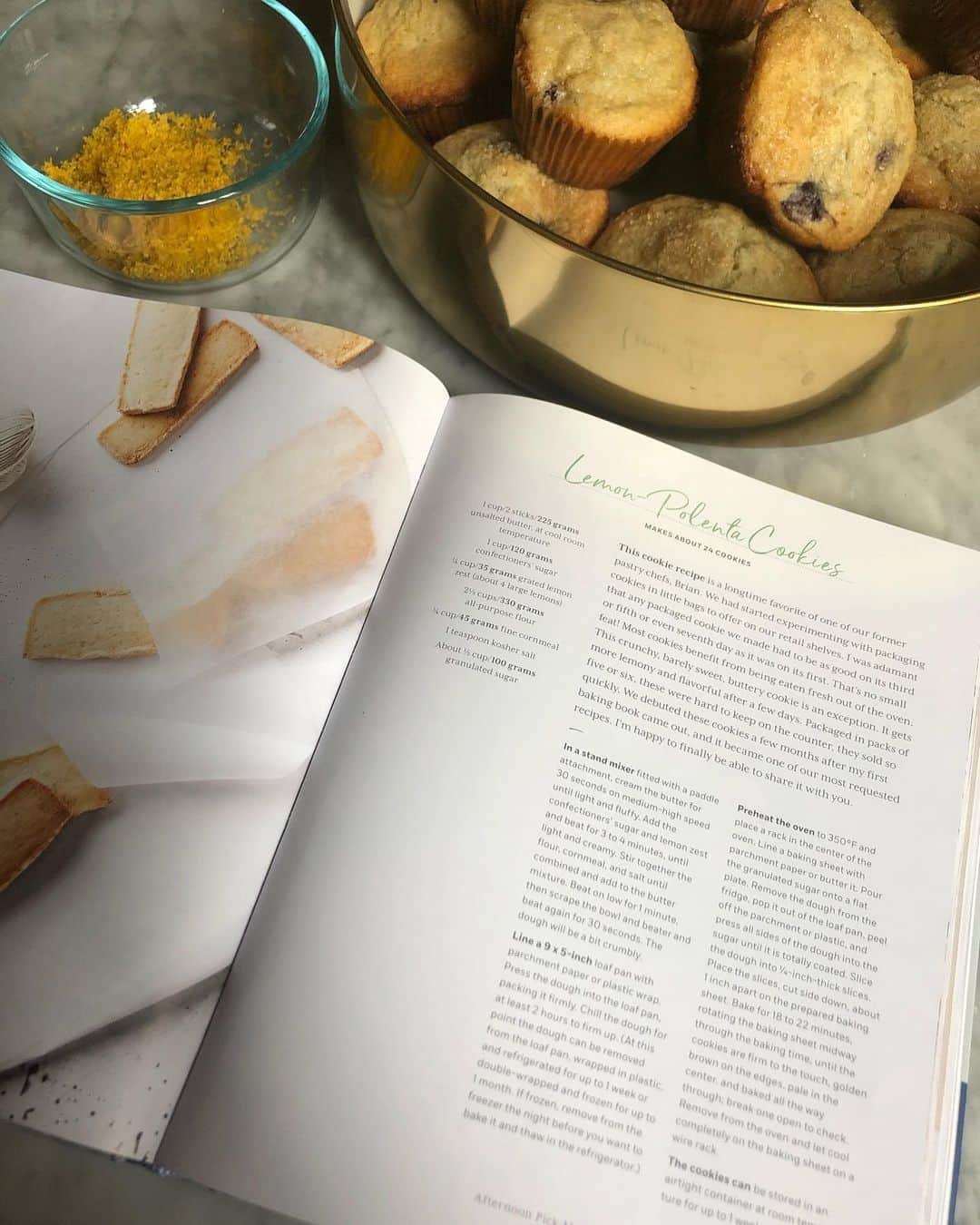 ミシェル・ブランチのインスタグラム：「Really trying not to waste any food these days. Juiced and zested a bowl of lemons that were over ripe. Made some blueberry lemon muffins for breakfast and now @joannebchang Lemon Polenta Cookies 🍋 I swear I’m gonna work out today!」