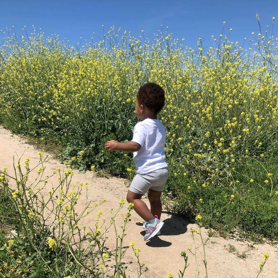 アリソン・フェリックスさんのインスタグラム写真 - (アリソン・フェリックスInstagram)「I’m loving our family walks even if Cammy isn’t here for mom’s photo shoots😏😜」4月24日 2時18分 - allysonfelix