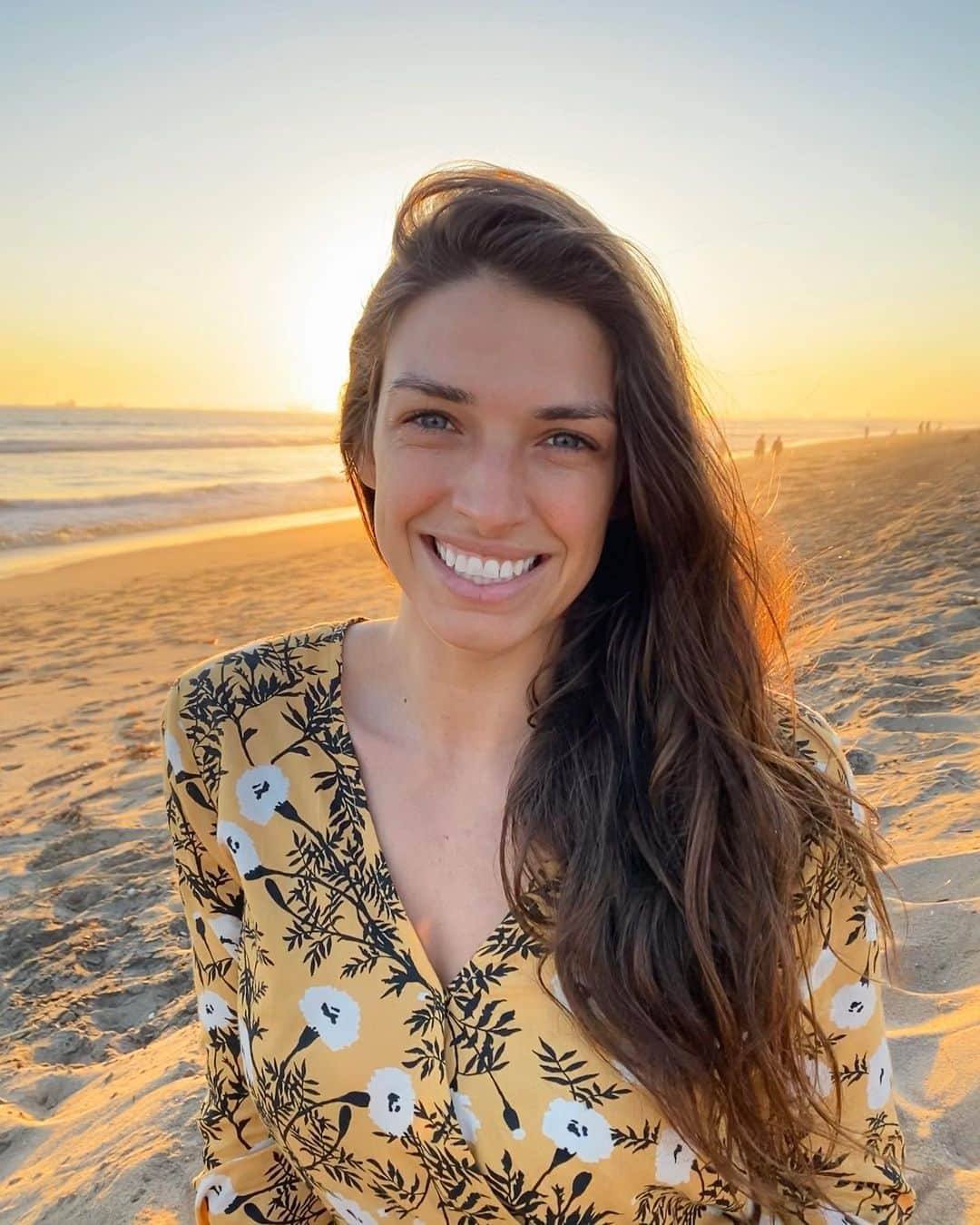 マッケンジー・ダーンのインスタグラム：「Grateful 🙏🏼💛」
