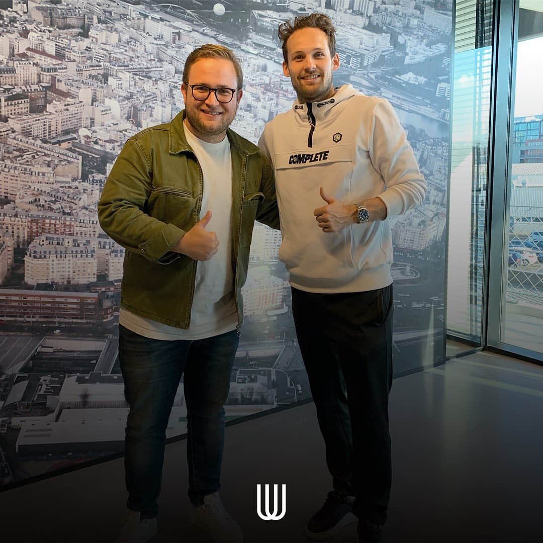 Wannahavesのインスタグラム：「@blinddaley stopping by the @wannahaves office! 💯(Before quarantaine ofcourse) 😛  We hope to see you perform on the pitch as soon as possible! 🙏🏼💯 #ajax #wannahaves #daleyblind #football」