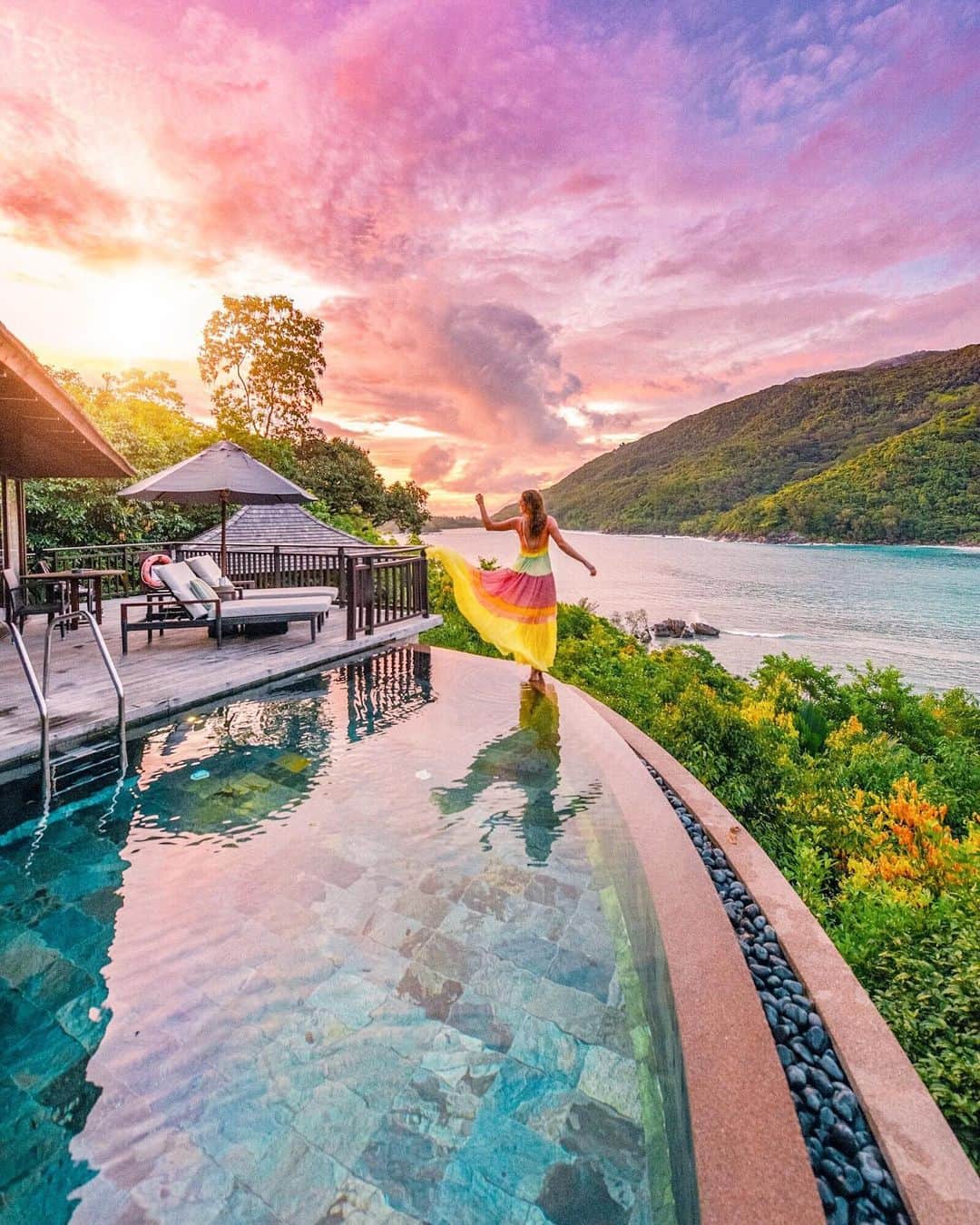 Izkizのインスタグラム：「Dreaming of watching sunsets like this? or lounging on a beach at a luxury hotel? Then this competition is for you! 🌴 . To win a 7 night holiday for 2 at one of Constance Hotels & Resorts’ seven properties all you have to do is #StayHome & participate in #ConstanceWithU Video Competition! . Competition Rules: 👉 Follow Constance Hotels & Resorts on Instagram . 👉 Post a short video of how you will spend your next vacation at your favourite Constance hotels or resorts on Instagram 👉 Use the hashtags #ConstanceWithU, #StayHome, #TruendianOcean & tag @ConstanceHotels in your post!  For more ideas, check out @constancehotels - Get creative & submit your video before 11th May 2020!」