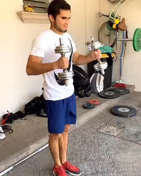 イヴァン・ガルシアのインスタグラム：「SIN MIEDO AL ÉXITO 💪🏻💥🤣」