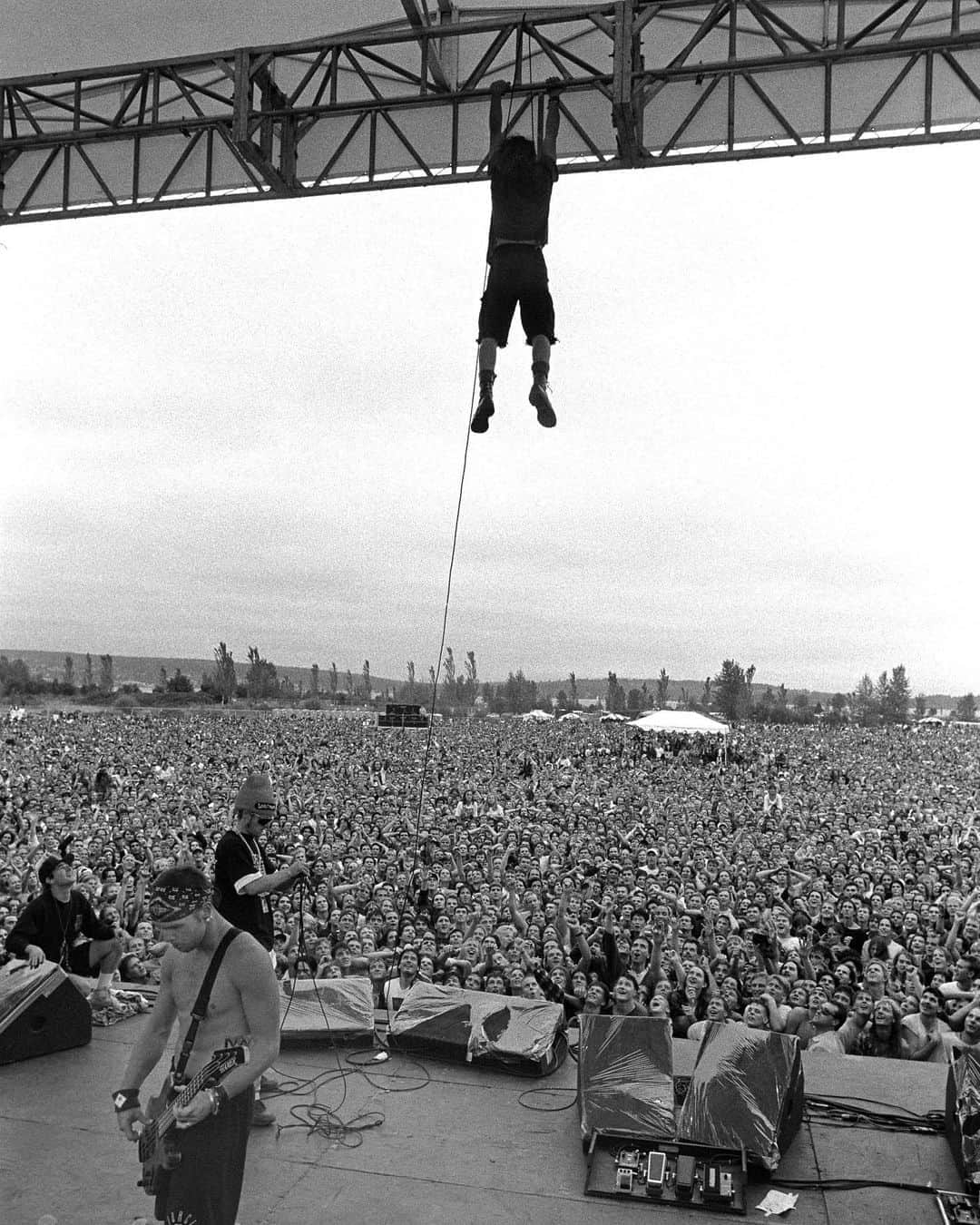 ベハティ・プリンスルーさんのインスタグラム写真 - (ベハティ・プリンスルーInstagram)「Pearl Jam 1992」4月24日 4時14分 - behatiprinsloo