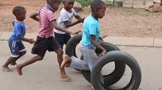 Fuse ODGのインスタグラム：「Who had this kinda fun during the childhood 🕺🏿...I want my kids to experience this kinda fun and just be free in their environment ...what childhood games did you play? And what country? Mine was in Ghana 🇬🇭 #TakeMeBackThursday  #NewAfricaNation」