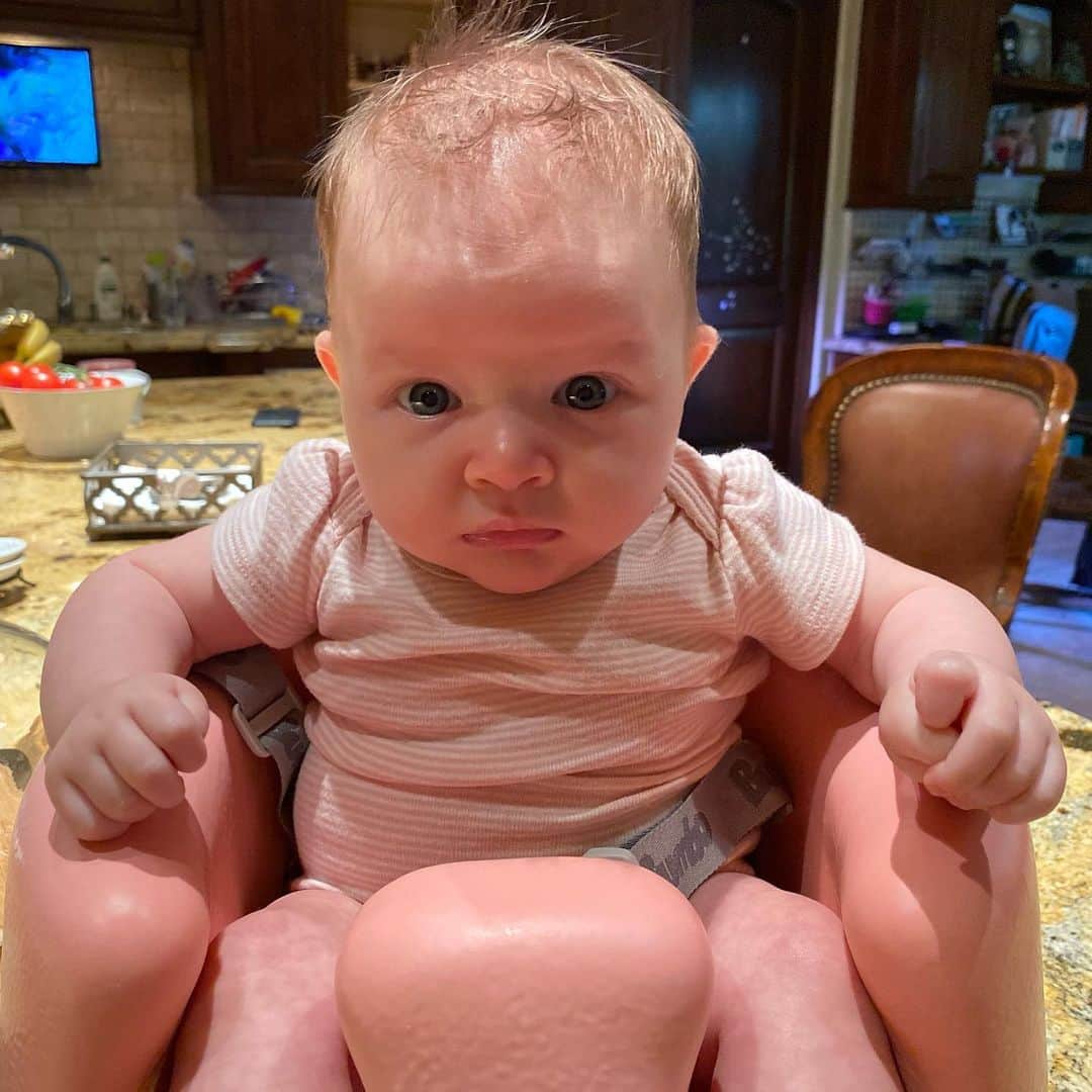 ミラ・ジョヴォヴィッチのインスタグラム：「I will destroy you. #bossbaby  #OsianLarkElliot」
