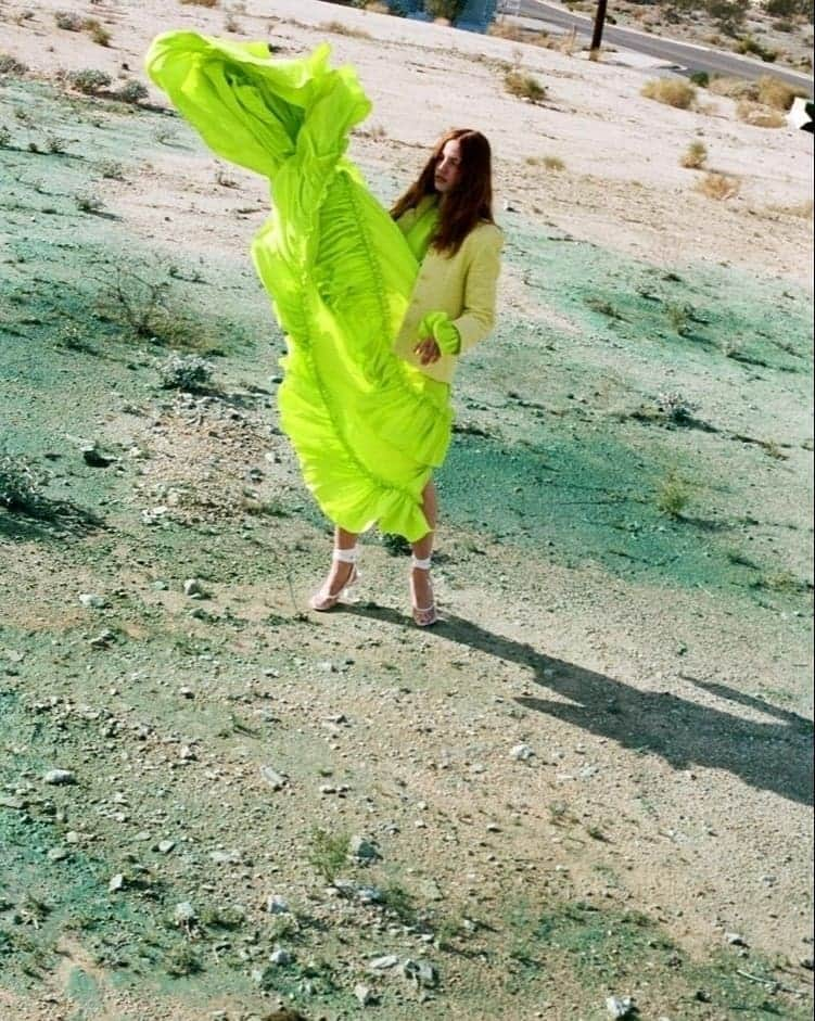 OFF-WHITE C/O VIRGIL ABLOHさんのインスタグラム写真 - (OFF-WHITE C/O VIRGIL ABLOHInstagram)「ss20 women's Off-White™ collection featured on @wsjmag. styling c/o @emmawyman photography c/o @_jeremyeverett」4月24日 6時02分 - off____white