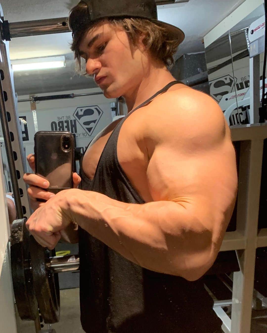 Jeff Seidさんのインスタグラム写真 - (Jeff SeidInstagram)「Bulking in the hyperbolic time chamber tryna pack on as much muscle as possible during quarantine 😂」4月24日 6時42分 - jeff_seid