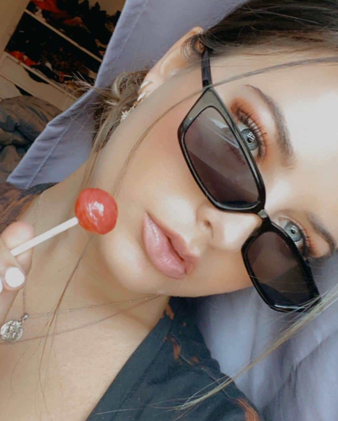 Brooke Marie Hylandさんのインスタグラム写真 - (Brooke Marie HylandInstagram)「I wanna wear these sunnies, not a mask 🍭」4月24日 6時44分 - brookehyland