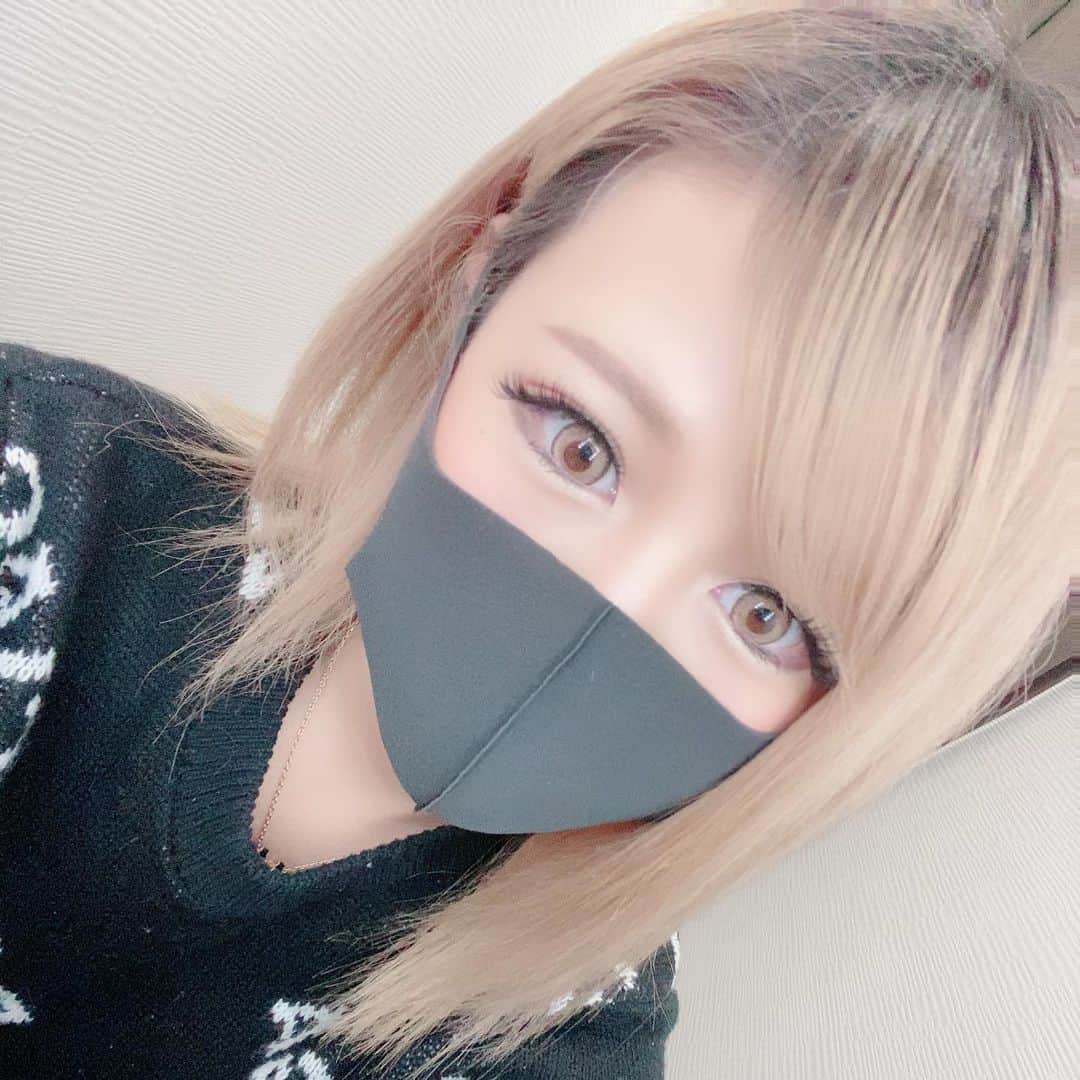 りこぴのインスタグラム：「★(๑´︶`๑)ɢᵒᵒᵈ ɴⁱᵍʰᵗ★  #仙台 #国分町 #キャバクラ #キャバ嬢 #宮城県 #ギャル #小麦肌 #あつ森 #自粛中 #おうち時間  #中洲 #歌舞伎町 #すすきの #北新地 #錦 #繁華街 #2人組YouTuber #りことすーちゃん #YouTube #マリオパーティー」