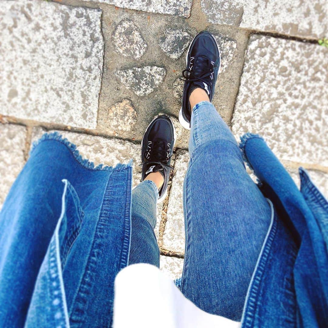 横山エリカのインスタグラム：「👖👣👟」