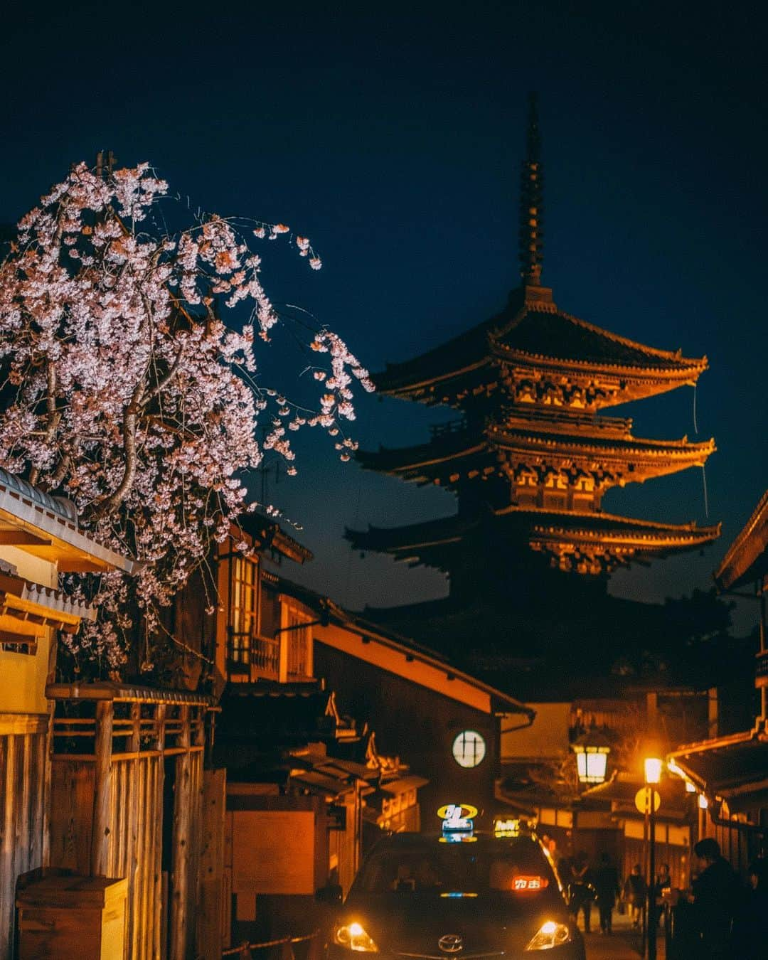 Sonoda COO Yukiyaのインスタグラム：「Night view in Kyoto ⛩  #kyoto #kyotojapan #japan #japanese #traveljapan #japantravel #japantravels #japanphotographer #nippon #japanlover #kyotophotographer」