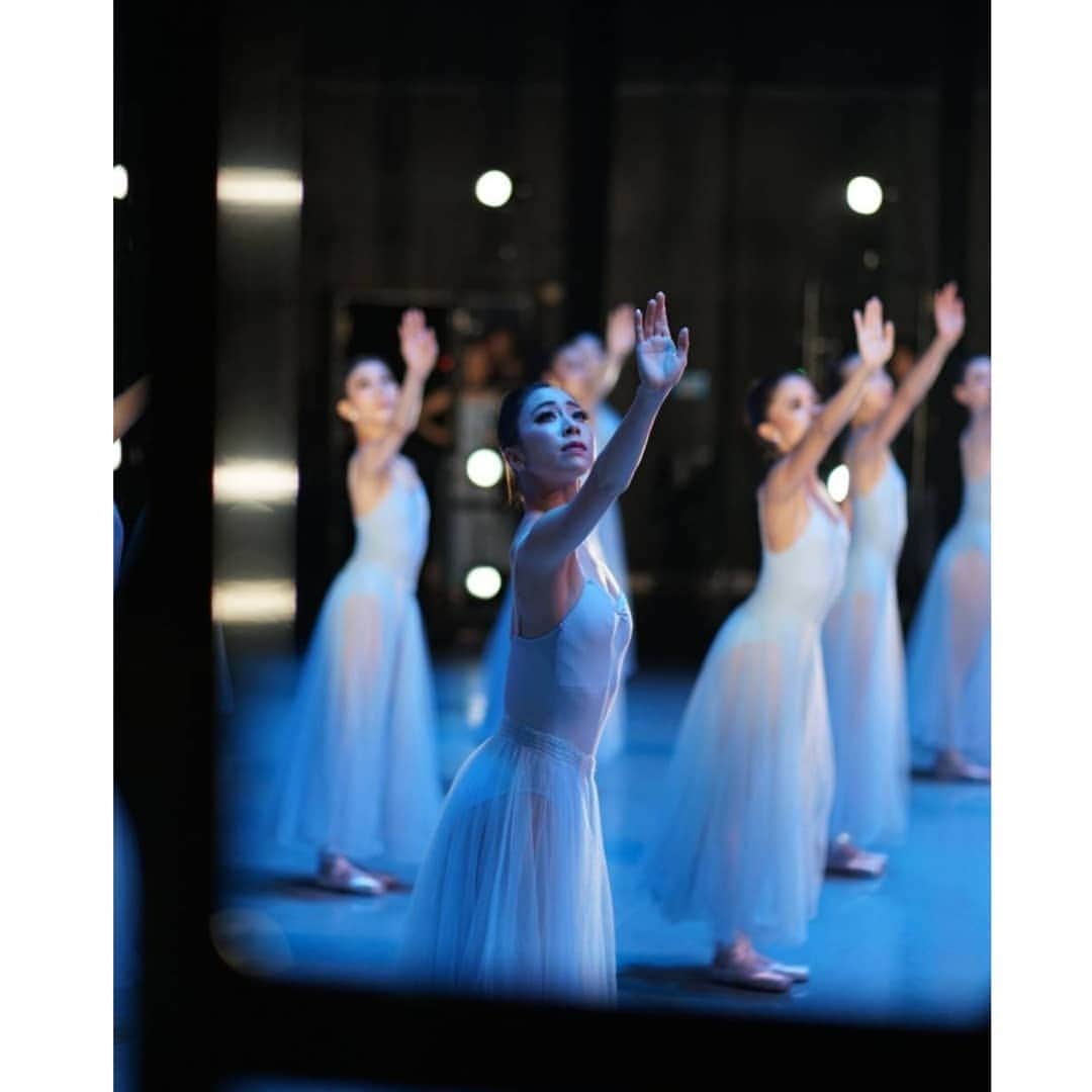 峯岸伽奈のインスタグラム：「. . .  @singaporedancetheatre was meant to perform in KL this weekend.… miss everything😢 . 📸@take_dance_photo Serenade at KLPac last year. .  #circuitbreaker #coronavirus  #serenade #balanchine #dancerslife  #dancephotography  #ballerina  #バレエ #バレリーナ #セレナーデ」