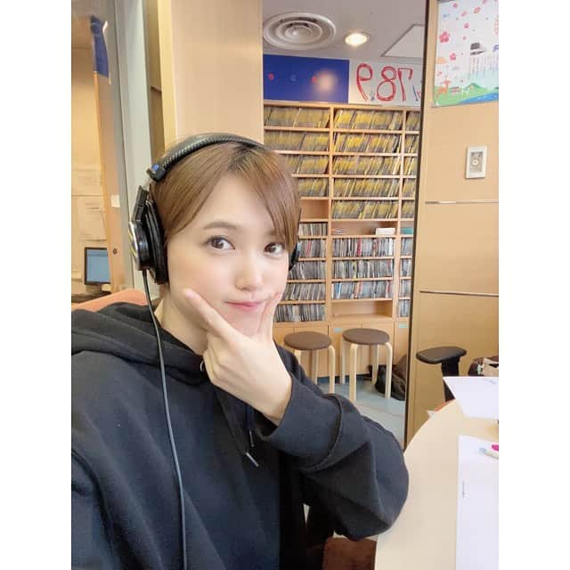 三島ゆかりさんのインスタグラム写真 - (三島ゆかりInstagram)「本日もウメダFM Be Happy! 789『Be Travel!』聴いてくださった皆様ありがとうございました💖📻 今日のメッセージテーマは『好きな動物』でした🦁🦧🦩 私は寅年だし、大阪人なので野球といったら阪神⚾️だから好きな動物はもちろんトラということで🐯 オープニングナンバーは⬇️ #クレイジーケンバンド 『タイガー&ドラゴン』 #judyandmary 『くじら12号』 今回も私のオススメ世界遺産をご紹介させて頂きました❣️ インドの『タージマハル』🇮🇳 6年半くらい前に旅行で行きました✈️インドで感じた旅の体験談などもお話しさせて頂きましたが、カルチャーショックを味わいたいならもってこいの国です😂本当に行って良かったと思っています✨✨ 先週、次インドの紹介しますって言ってたら、ミキサーさんがインドポップスを持ってきてくれて3曲ご紹介しました🎵テーマに合った曲をかけることが出来て嬉しかったです😆✌️ DJセレクトはメッセージテーマの好きな動物にちなんでチョイスしました🐘🐒🐺🦊 #エレファントカシマシ 『今宵の月のように』 #monkeymagic 『Around The World』 #manwithamission 『Remember Me』 #maroon5 『Animals』 #ylvis 『The Fox』 #tonesandi 『Dance Monkey』 リスナーさんからのメッセージもご紹介しつつ、今日はなんとアルゼンチンからのメッセージもありました‼️🇦🇷 DJゆかりって書いてくれてたから、そんな遠い海外からでも聴いてくれてる方がいると知り、とてもびっくりそして超絶ハッピーでした❤😳️🙌 トラフィックリポートもお届けし、エンディング曲は🎶 #greenday 『American Idiot』 また来週も生放送にて13：30〜16：00お届けします👍 聴ける方は是非聴いてくださいね〜☺️👂 https://www.be-happy789.com  #radio #dj #osaka #umeda #ウメダfmbehappy789 #オープンスタジオ #生放送 #三島ゆかり #ゆかりんご #ラジオ #世界遺産 #タージマハル #travel #india #tajmahal  #instagood #music #instalike #follow」4月24日 17時28分 - apple340