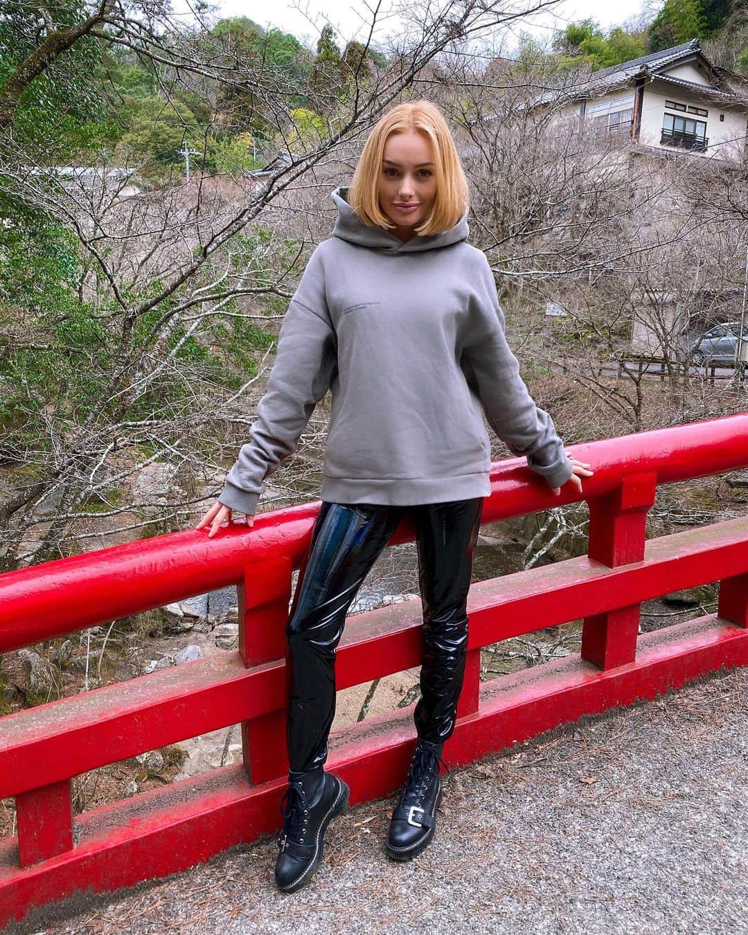 リアノン・ランゲラック（ミッチェル・ランゲラックの妻）のインスタグラム：「Hiking attire ⛰」