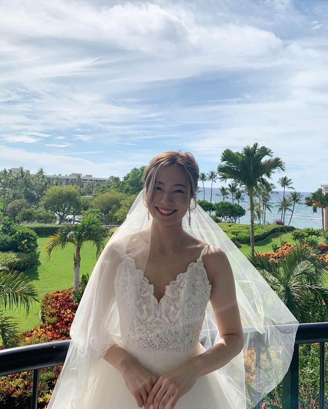 新原愛加のインスタグラム：「. 載せてない写真を…👰」