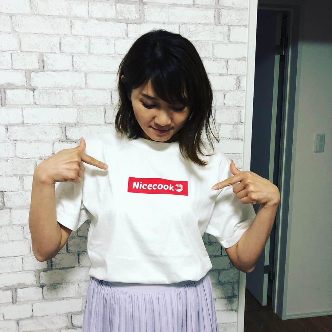 小池祥絵さんのインスタグラム写真 - (小池祥絵Instagram)「買わされたw けど意外と可愛い🤣 #クックマンtシャツ  #遠くからみると何かのブランドみたいですね #メルカリとラクマで販売中  #だそうです」4月24日 17時36分 - koikesachiesan