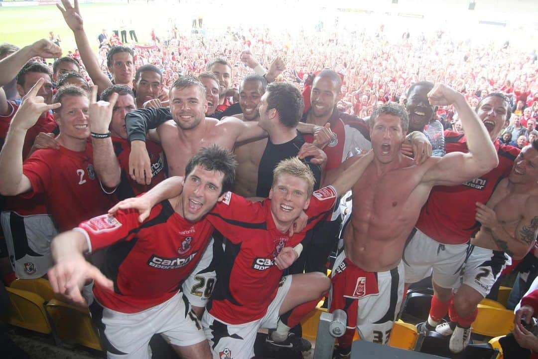 AFCボーンマスさんのインスタグラム写真 - (AFCボーンマスInstagram)「📆 On this day ten years ago... We won promotion to League One with a 2-0 win at Burton after goals from Brett Pitman and Alan Connell 🏆😍💪 #afcb 🍒」4月24日 17時34分 - afcb