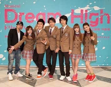 丞威さんのインスタグラム写真 - (丞威Instagram)「2011年に舞台タンブリングvol.1で日本での俳優デビューして、翌年vol.2にも呼んでもらって、 後にドリームハイやGQとか数多くの舞台で一緒になった演出/振り付けの　@tetsuharumasuda や @goueki に出会って今思えば最高のスタートだったと思う。  韓国の人気ドラマ「Dream High」の日本舞台版「舞台ドリームハイ」 キャストみんな仲が良すぎて舞台終わってからも「同窓会」って言ってよく集まってた。 #おもいで　#2011 #2012 #タンブリング　#ドリームハイ　#舞台」4月24日 17時44分 - joeytee_ybenormol