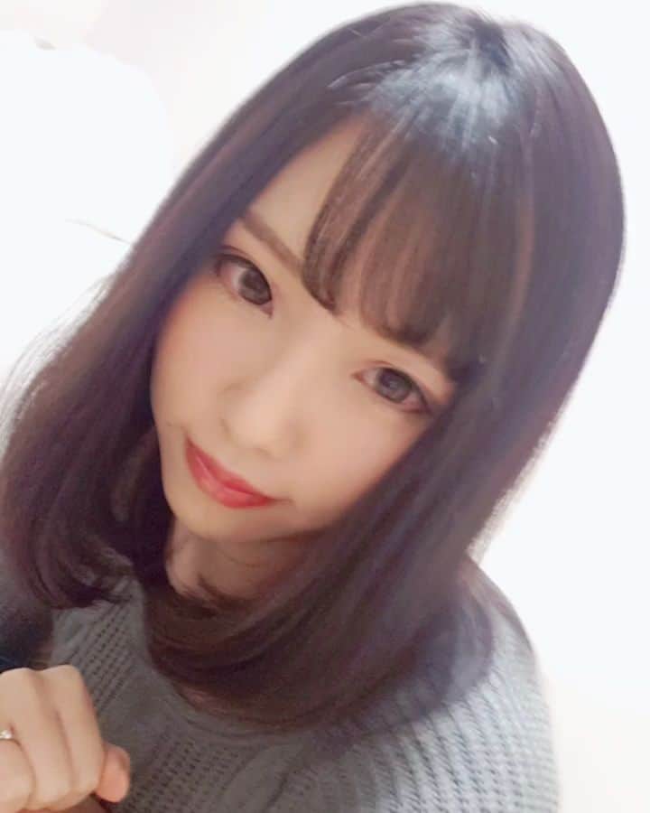 山内もえのインスタグラム：「. . 明日の夜、youtubeで雑談配信するよ٩(´‘▽‘｀)۶ なので質問たくさんしてください！ (ストーリーズとTwitterで募集してます) 詳しい時間はまた明日、ストーリーズかTwitterでお知らせします( ⸝⸝•ᴗ•⸝⸝ ) いっぱいお話しましょー！ . . https://free-model.jp . . #フリーモデル #山内もえ #撮影依頼受付中 #撮影 #youtube配信 #sexy #被写体 #model #モデル #写真 #smile #youtube #beauty #pretty #cute #eye #idol #偶像  #瞳 #natural #photo #可爱的 #portrait #portraitphotography #makeup #photography #写真好きな人と繋がりたい #グラビア」