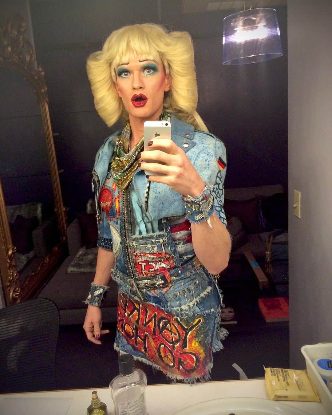 ニール・パトリック・ハリスさんのインスタグラム写真 - (ニール・パトリック・ハリスInstagram)「On this night, in 2014, Hedwig and the Angry Inch opened on Broadway. Maaaan, I miss that sexy bitch so very much. @hedwigonbway」4月24日 9時49分 - nph