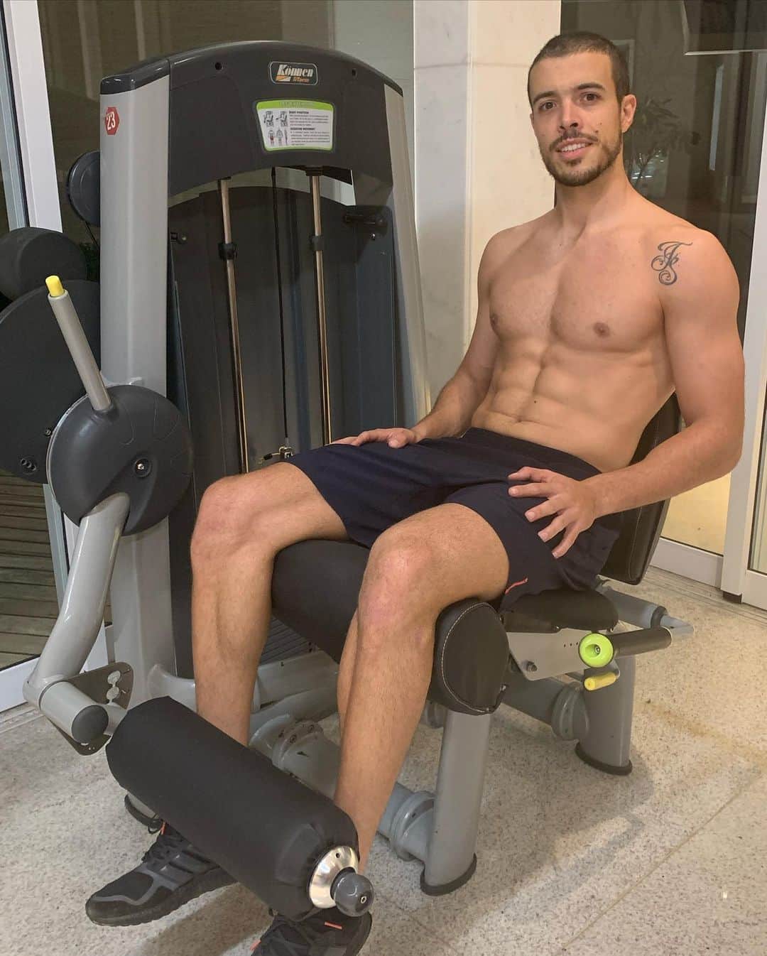 のインスタグラム：「Siempre intentando dar lo mejor de uno mismo es como se logran los objetivos , a veces alcanza , a veces no pero lo lindo es q al final siempre hay una recompensa 🙏😁❤️⚽️ ... #entrenamientoencasa #positivo #galo #training #adidas」