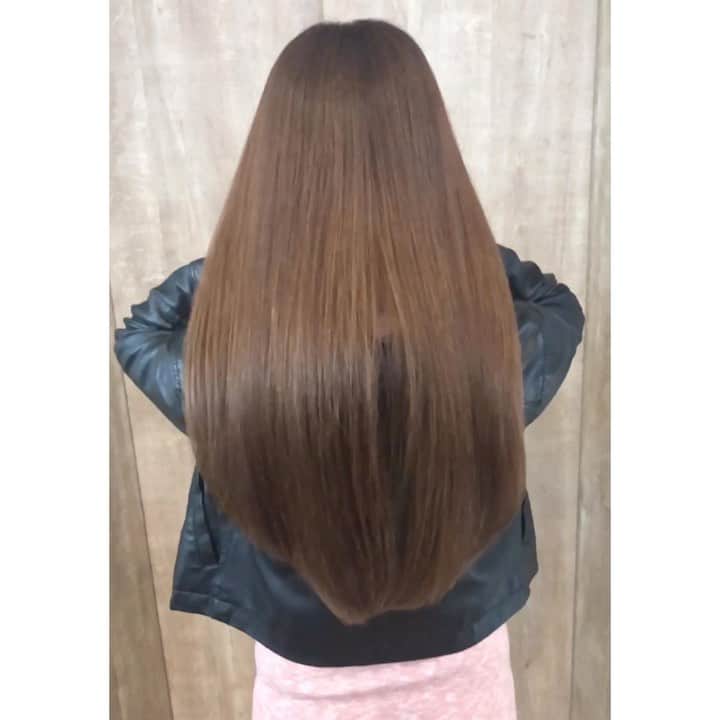 のインスタグラム：「💇‍♀️ 髪の毛生き返ったー！ 沼口さん(@takahiro_numa )いつもありがとうございます😊🙏 サラサラふわふわ💓  #髪質改善トリートメント  #hair #haircolor #hairtreatment #haircut  #沼口高弘 #takahironumaguchi #logshibuya2  #栗林里莉 #ririkuribayashi #japanese」