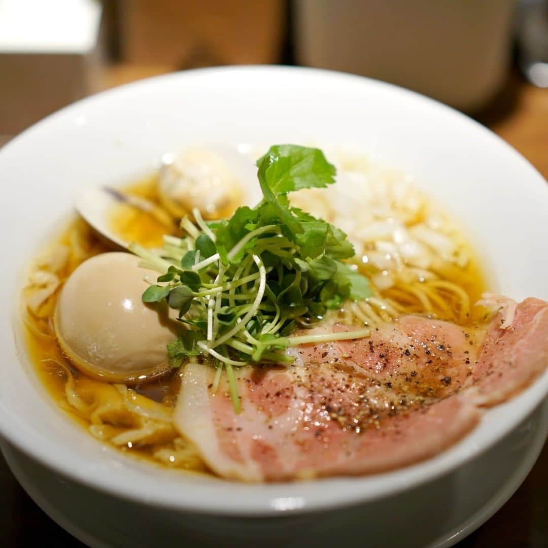 うどんが主食さんのインスタグラム写真 - (うどんが主食Instagram)「端麗過ぎず溢れる旨み！ #うどんが主食 #ワンタン #豚肉 #山椒 #煮干し #醤油 #グルメ #チャーシュー　#美味い #本郷 #ラーメン　#東京 #foodstagram #Japan #washoku #fashion #food #ramen #noodle #noodles #soup #amazing #good #nice #beauty #beautiful #fashion #nice #gourmet」4月24日 10時15分 - alwaysudon