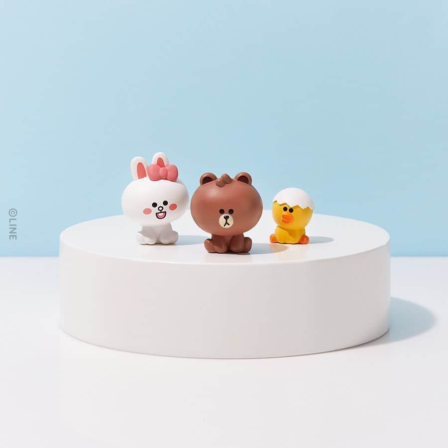 LINE FRIENDSさんのインスタグラム写真 - (LINE FRIENDSInstagram)「BROWN & FRIENDS Tech Accessories Collection ⠀ Enjoy the smart digital(and cute!) life with the light-up case and a 4-port USB hub, accompanied by adorable figurines! ⠀ TODAY ONLY, at LINE FRIENDS COLLECTION 👉Check out the product tag! ⠀ #LINEFRIENDS #BROWN #CONY #SALLY #Figure #USBhub #AirpodsProCase #LINEFRIENDSCOLLECTION」4月24日 10時31分 - linefriends